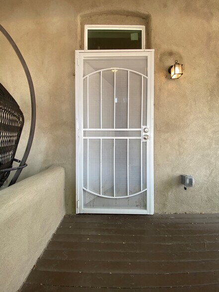 Security door, Apt C - 508 5th St SW