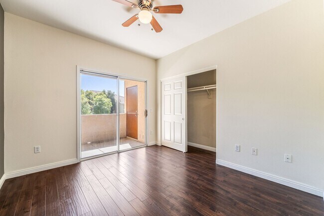 Building Photo - Stylish 3-Bedroom Condo in Silverado Ranch!
