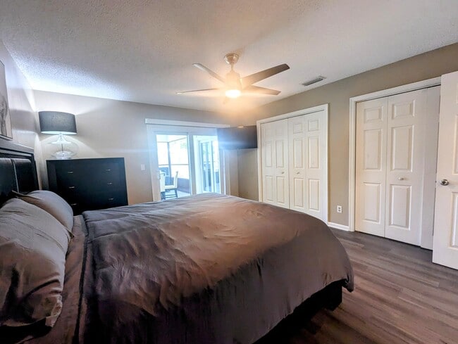 Building Photo - 1352 Riverside Cir