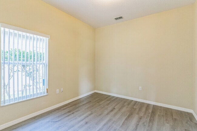 Building Photo - 2600 Meadow View Ct