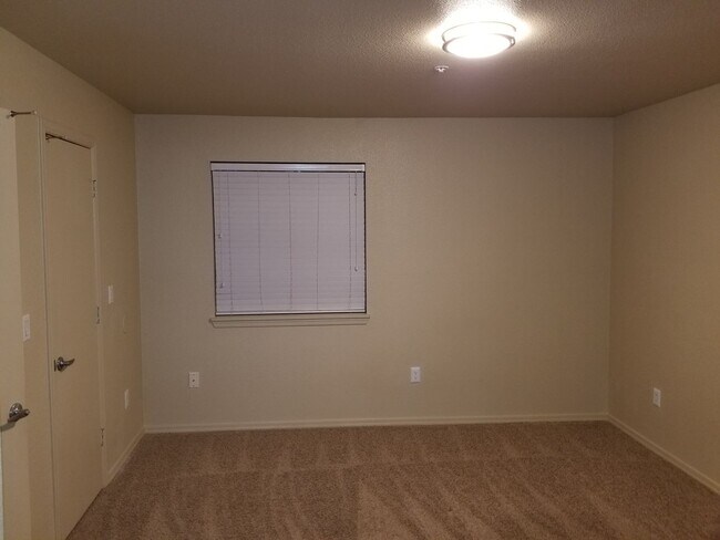 Building Photo - Upgraded West-Flagstaff Condo in the Arbor...