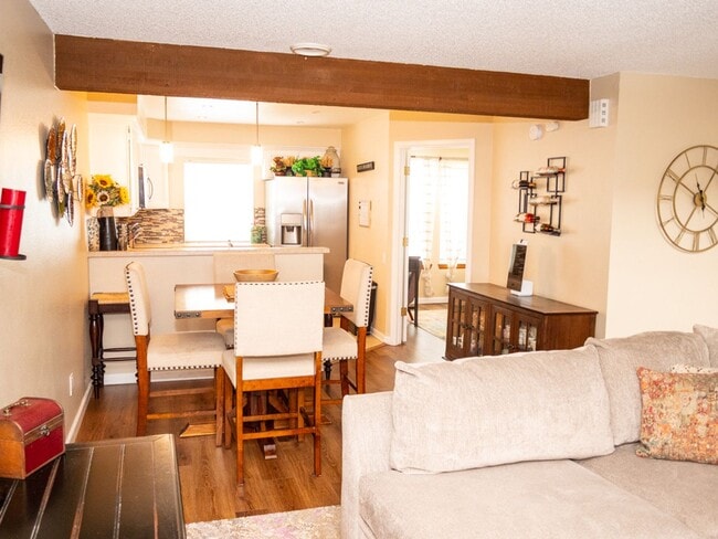 Building Photo - Three Bedroom Townhome with Pool