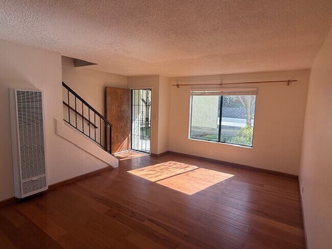 Building Photo - 2-Bedroom, 1.5 Bathroom Townhome in Quiet El Sobrante Neighborhood