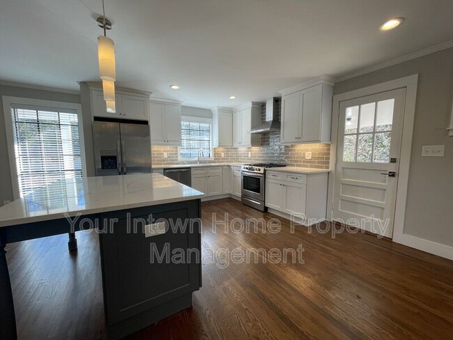 Building Photo - 1525 Sanden Ferry Dr