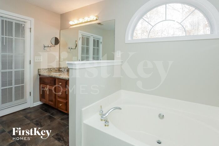 Building Photo - 205 Crown Oaks Ct