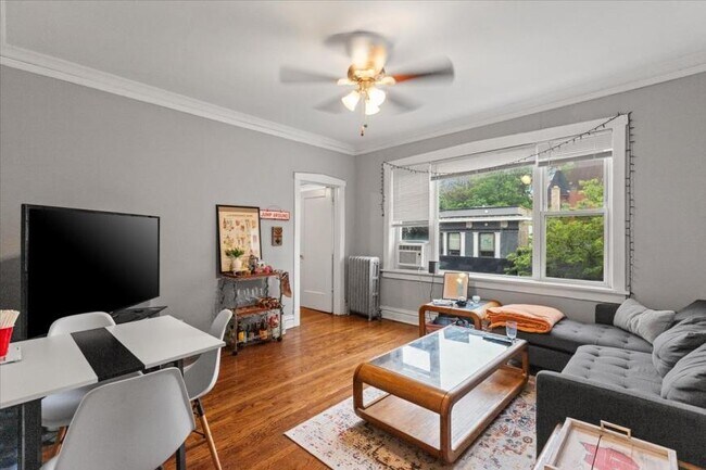 Primary Photo - 3 bedroom in Chicago IL 60614