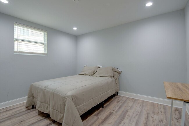 Building Photo - 1055 Peeples St SW