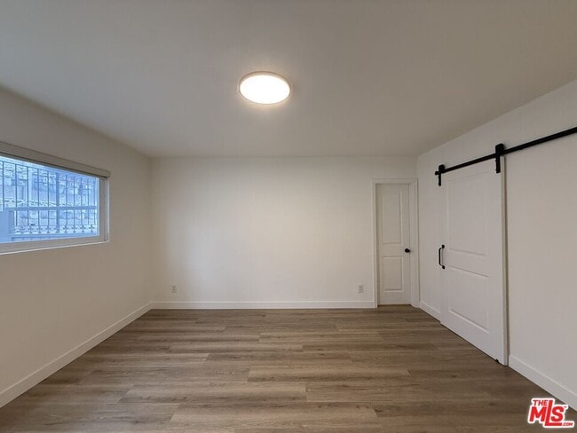 Building Photo - 314 S Clark Dr