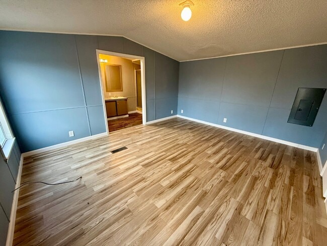 Building Photo - 156 Kinney Rd