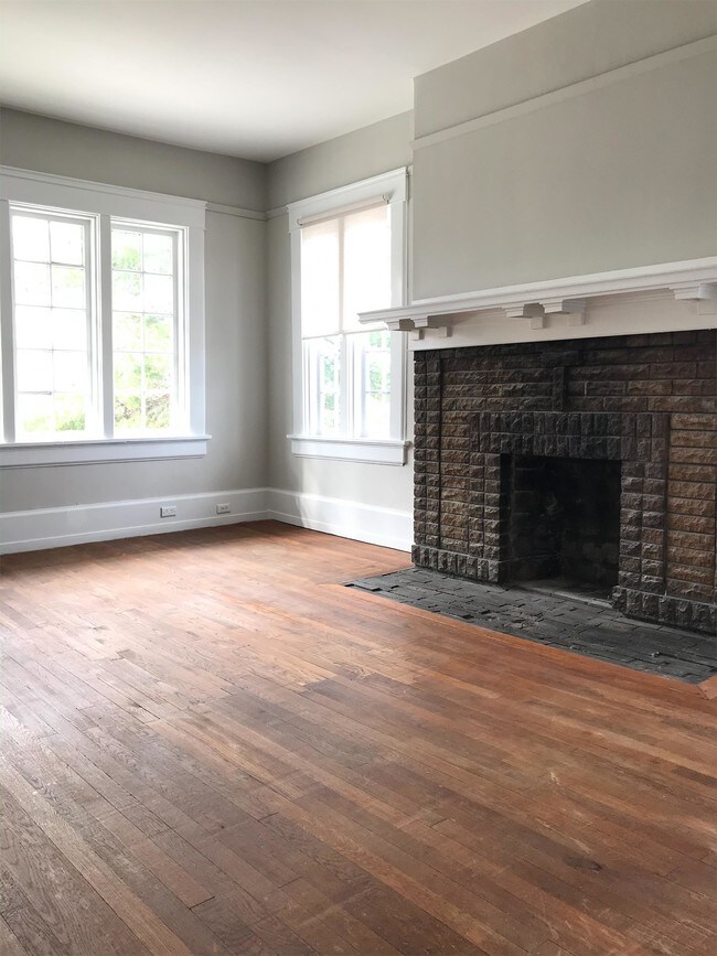 Building Photo - 819 29th St S