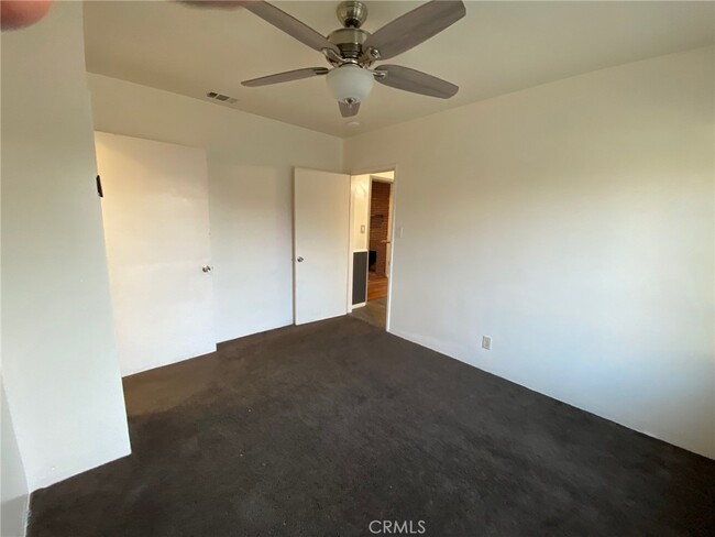 Building Photo - 2598 N Mountain View Ave