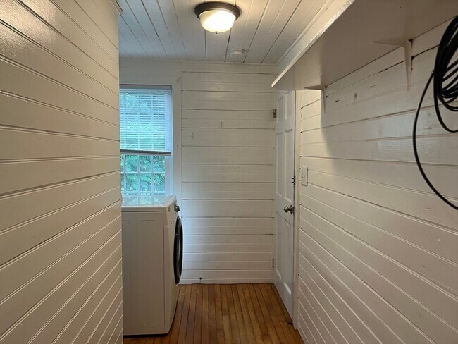 Building Photo - 52 Elmwood St