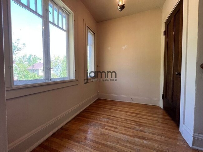 Building Photo - 3232 Clarendon Rd