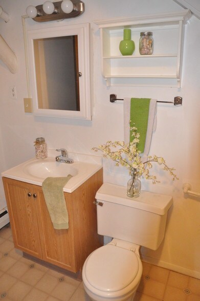 Bathroom - 118 Ferris Pl