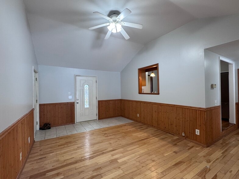 Building Photo - 975 Saratoga Rd