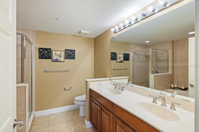 Building Photo - 800 N Tamiami Trl