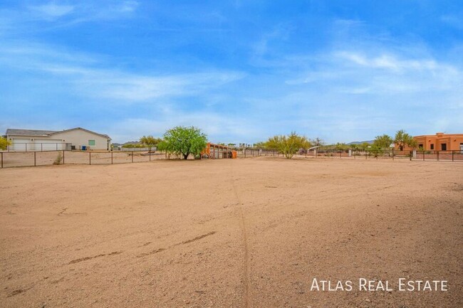 Building Photo - 15532 E Palo Brea Ln
