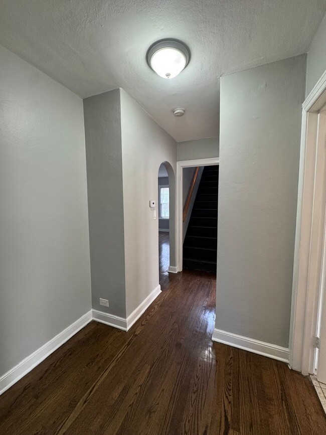 Building Photo - Move-in ready 3-bedroom home located in La...