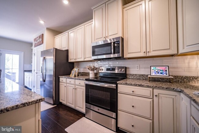 Building Photo - 10680 Hinton Wy