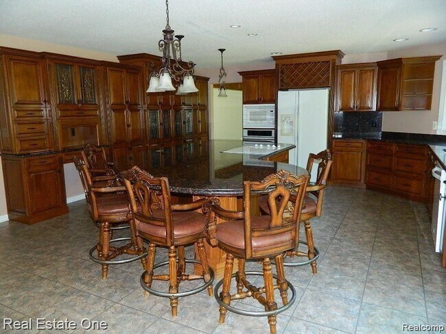 Building Photo - 6927 Northpoint Dr