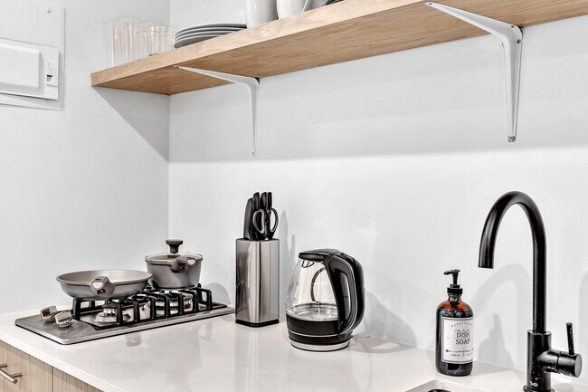 Building Photo - 1941 Washington St