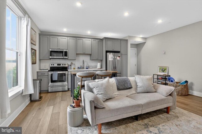 Building Photo - 6712 Ridge Ave