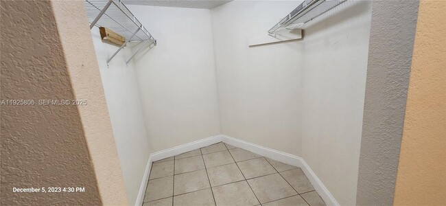 Building Photo - 4235 N University Dr