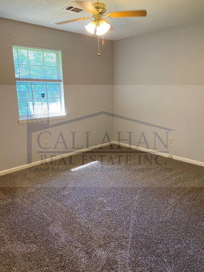 Building Photo - 8307 W Woodview Dr