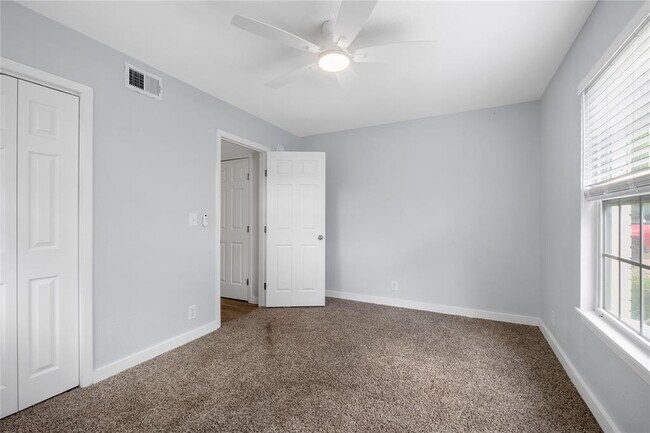 Building Photo - 5504 Coventry Ln