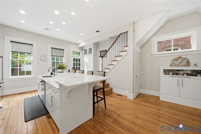 Building Photo - 2005 Stuart Ave