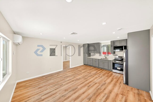Building Photo - Unit