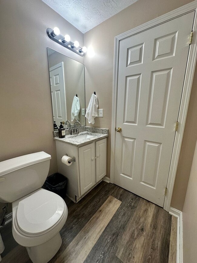 Building Photo - 2BR/2BA Updated Condo in Prospect Glen Vil...
