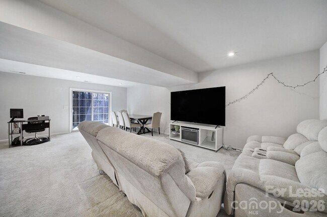 Building Photo - 6710 Carradale Way