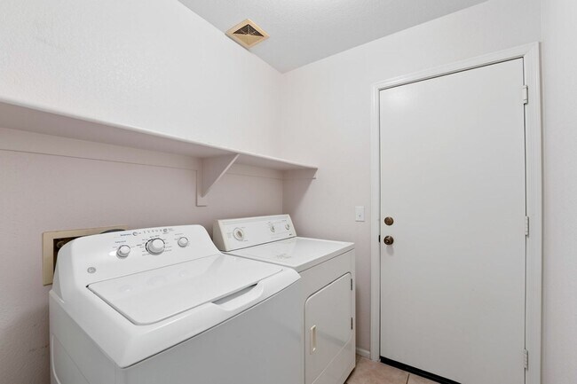 Building Photo - Live in Rancho El Dorado | Spacious 3 Bed Near Golf & Parks