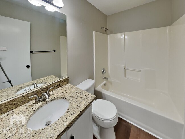 Building Photo - 258 Cove Rd