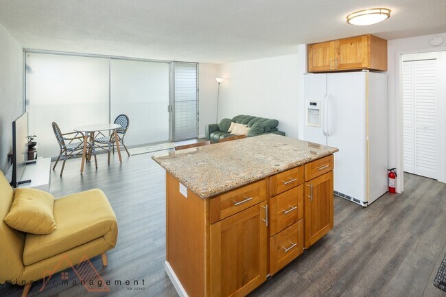 Building Photo - 440 Lewers St