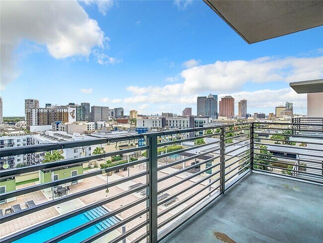 Building Photo - 1208 E Kennedy Blvd