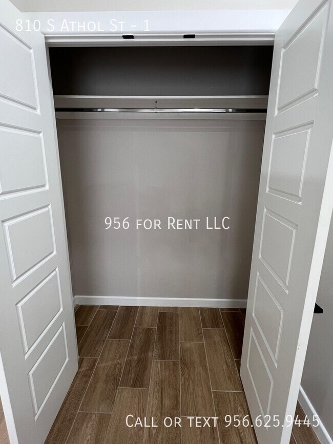 Building Photo - 810 S Athol St