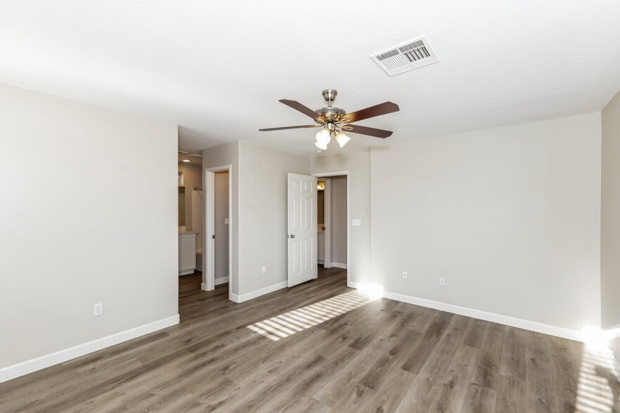 Building Photo - 9289 Hainsworth Ave