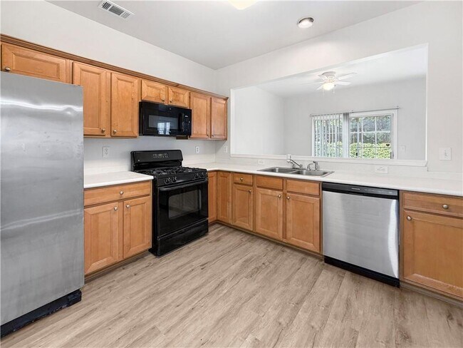 Building Photo - 2425 Fairlie Dr
