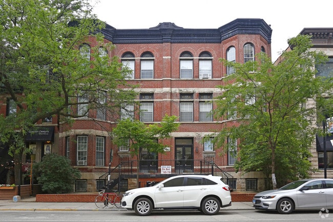 Building Photo - 2330-2332 N Clark St