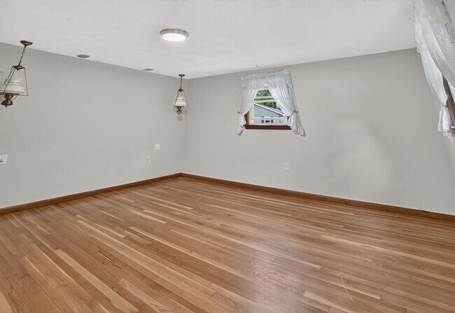 Building Photo - 375 Kendall Rd