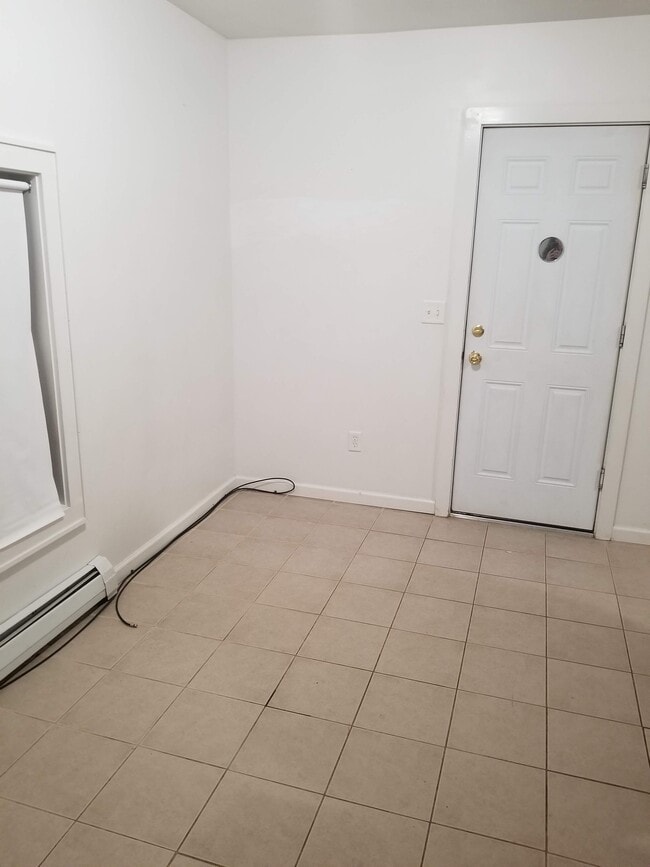 Building Photo - 94 Hinman St