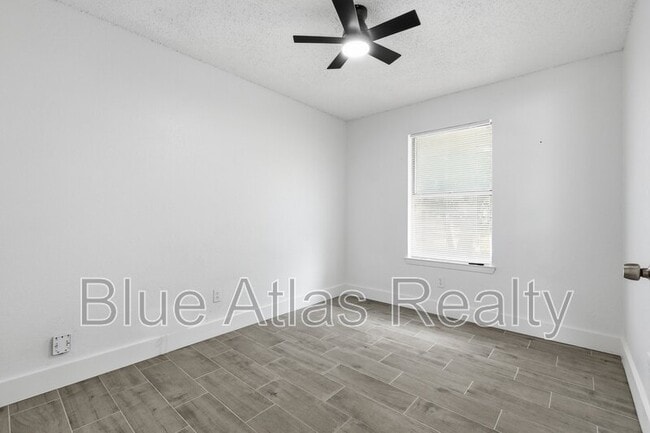 Building Photo - 5517 Wellesley Ave