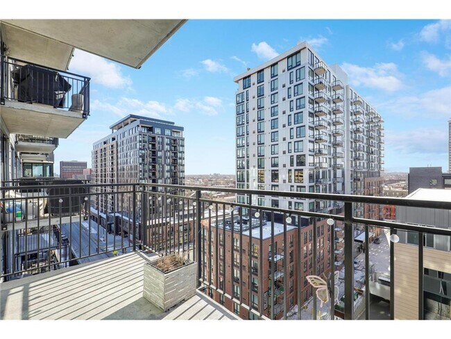 Building Photo - 740 Portland Ave