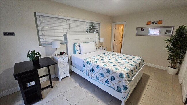 Building Photo - 436 NE 25th Ave