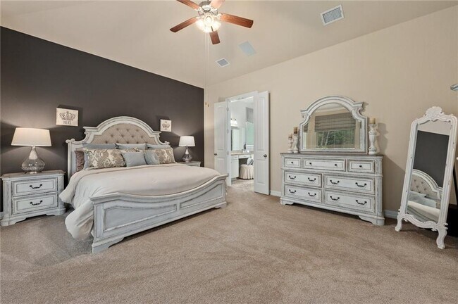 Building Photo - 205 Lake Como Dr