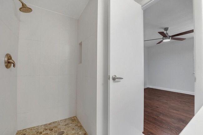 Building Photo - 4550 SW 68th Ct