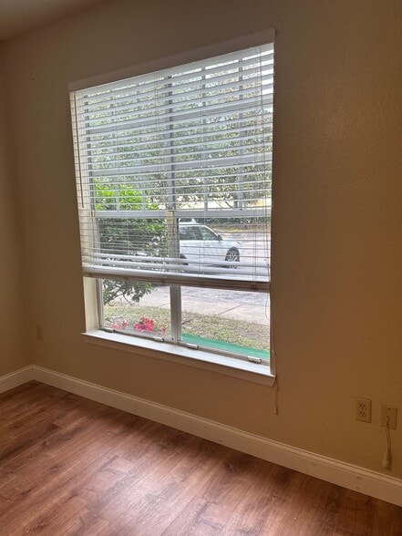 Building Photo - 107 Vista Verdi Cir