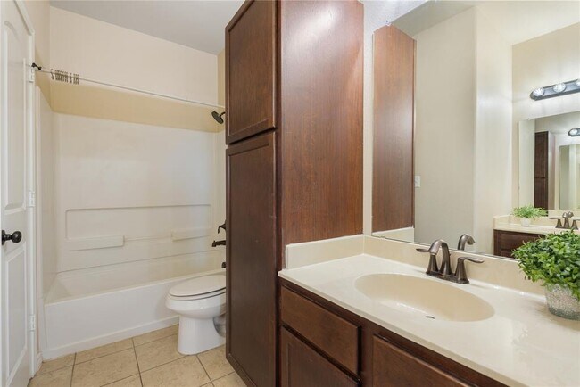 Building Photo - 101 Creekside Villa Dr